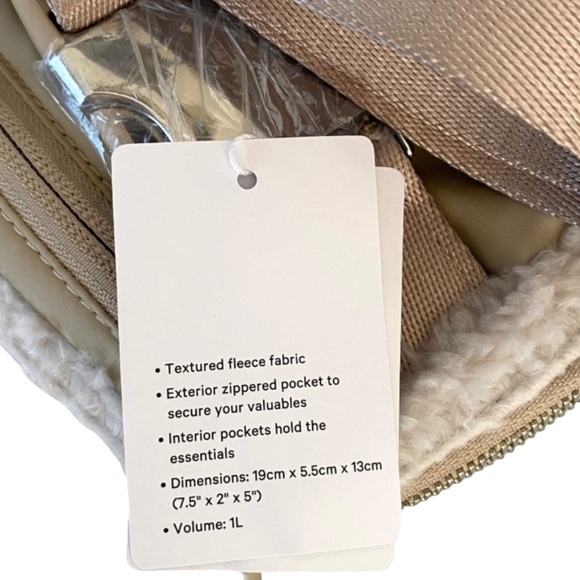 Lululemon Everywhere Fleece Belt Bag 1L - Picture 6 of 11
